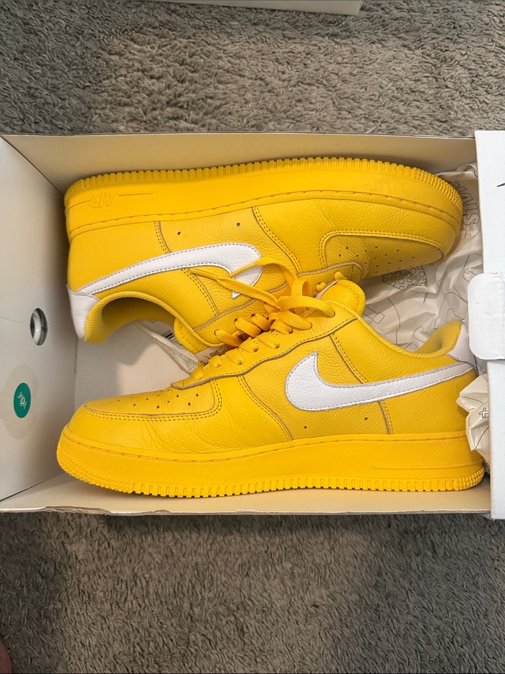Nike Kids Low-Top Sneakers in Yellow and White